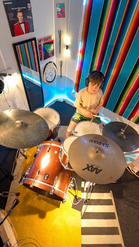 beginnende drummer tijdens drumles bij Drumschool Utrecht